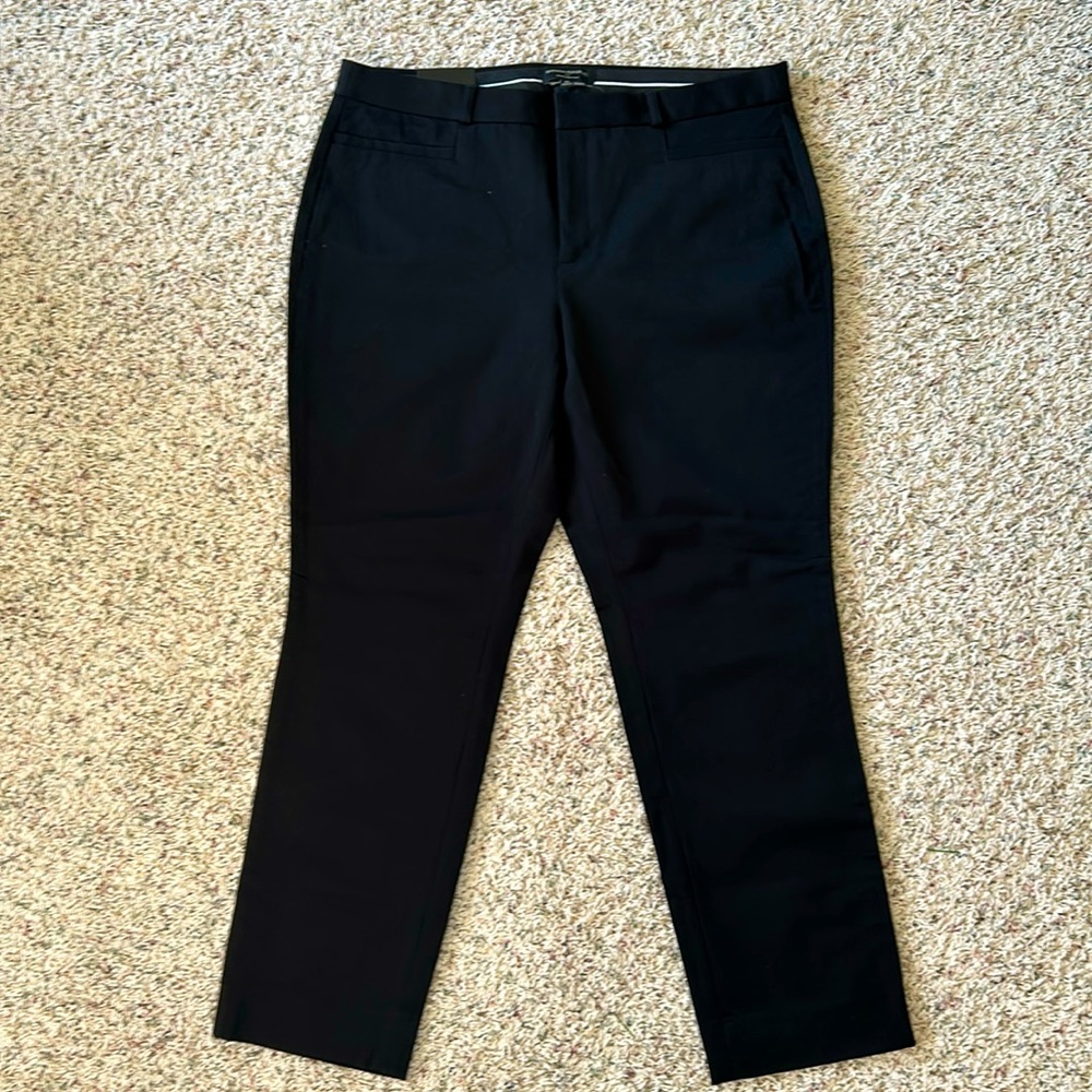 Banana Republic Curvy Sloan Pants. Slim fit curved at hip/thigh. Mid rise-ankle